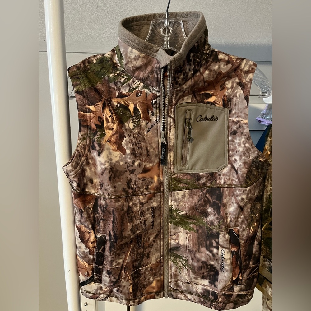 Cabela’s youth vest size LG